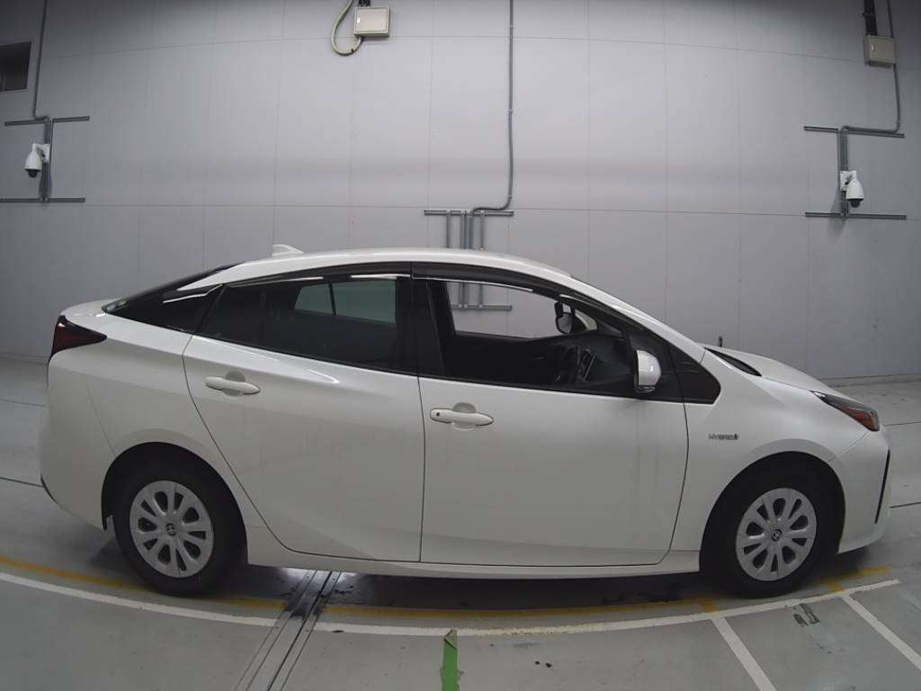 2020 Toyota Prius ZVW51[2]