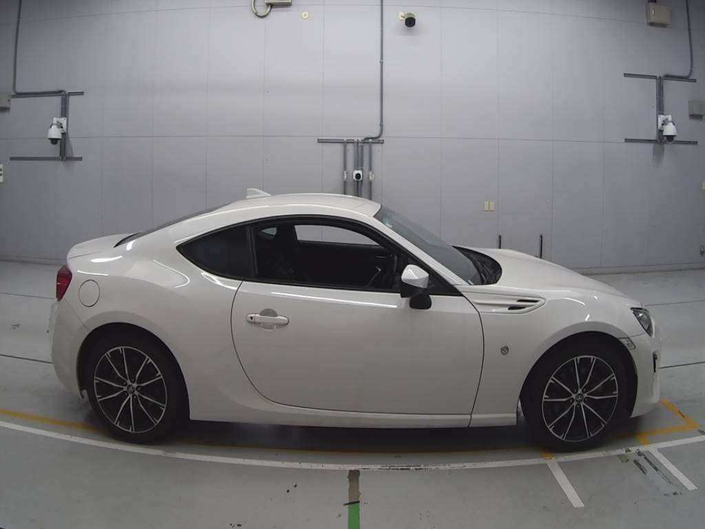 2016 Toyota 86 ZN6[2]