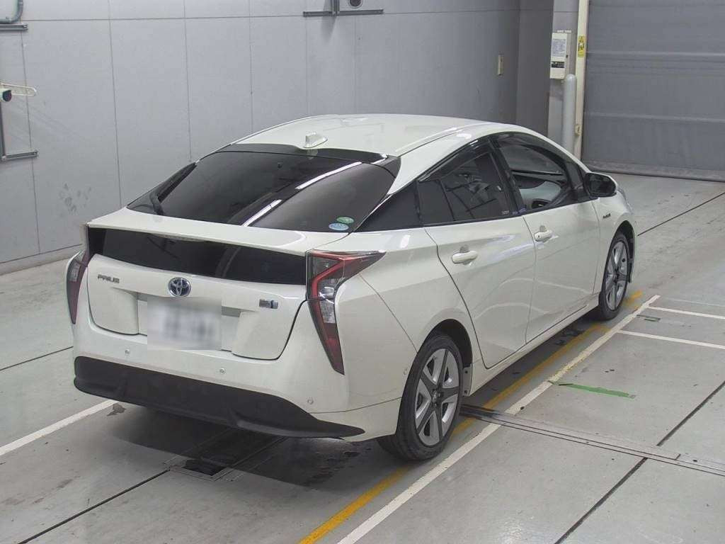 2016 Toyota Prius ZVW51[1]