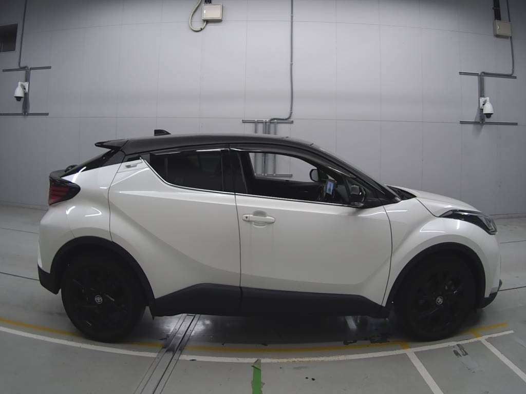 2020 Toyota C-HR NGX10[2]