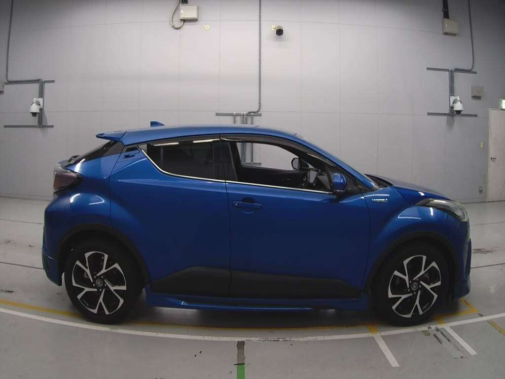 2017 Toyota C-HR ZYX10[2]