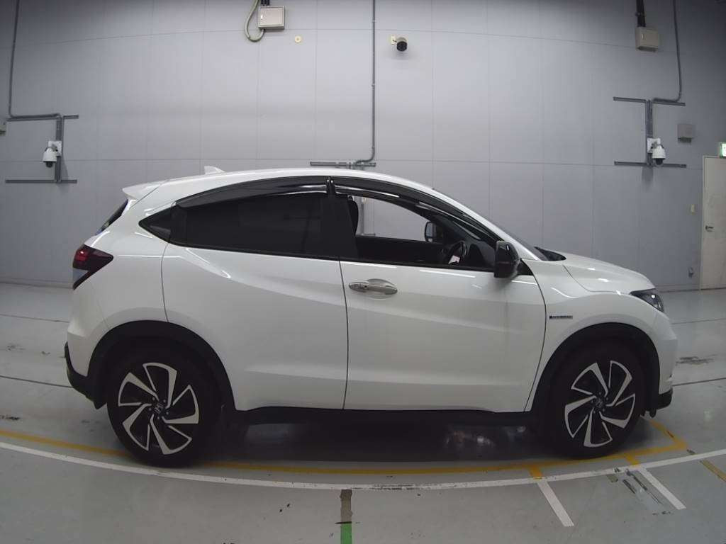 2017 Honda VEZEL RU3[2]