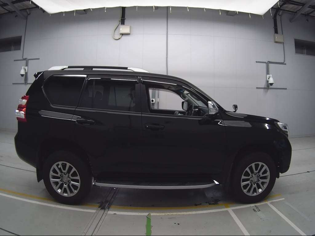 2017 Toyota Land Cruiser Prado GDJ150W[2]