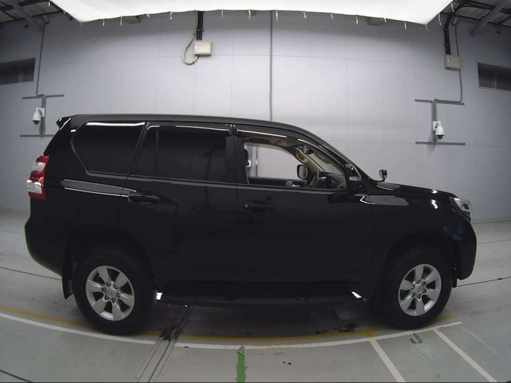 2016 Toyota Land Cruiser Prado GDJ150W[2]