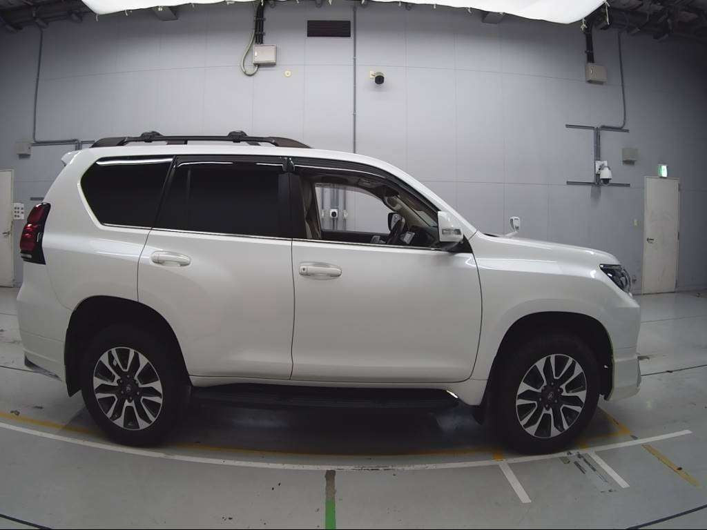 2021 Toyota Land Cruiser Prado GDJ150W[2]