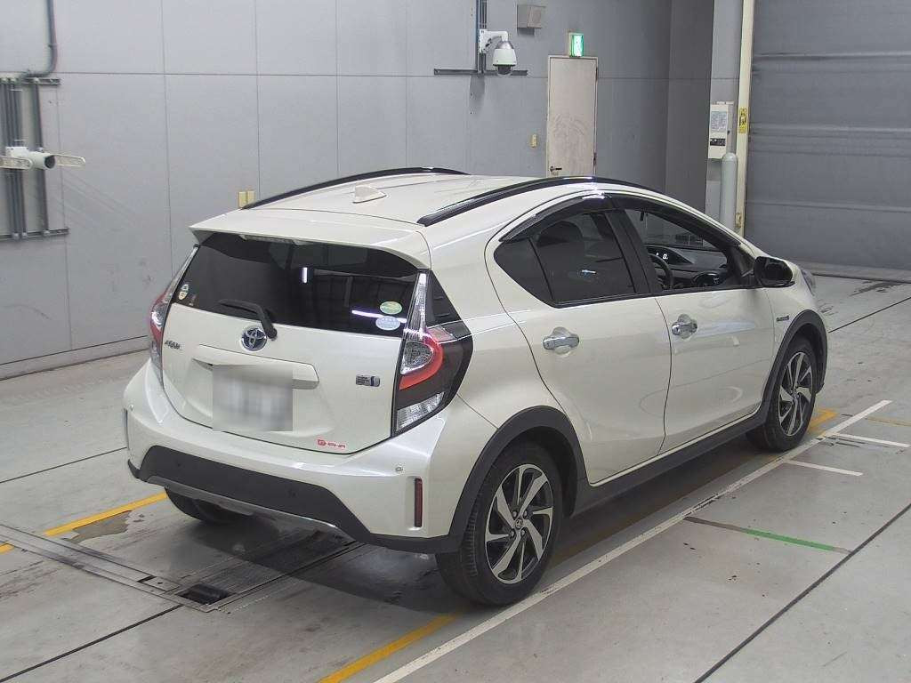 2020 Toyota Aqua NHP10H[1]