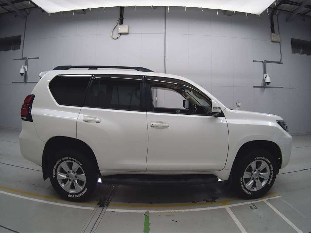 2019 Toyota Land Cruiser Prado TRJ150W[2]