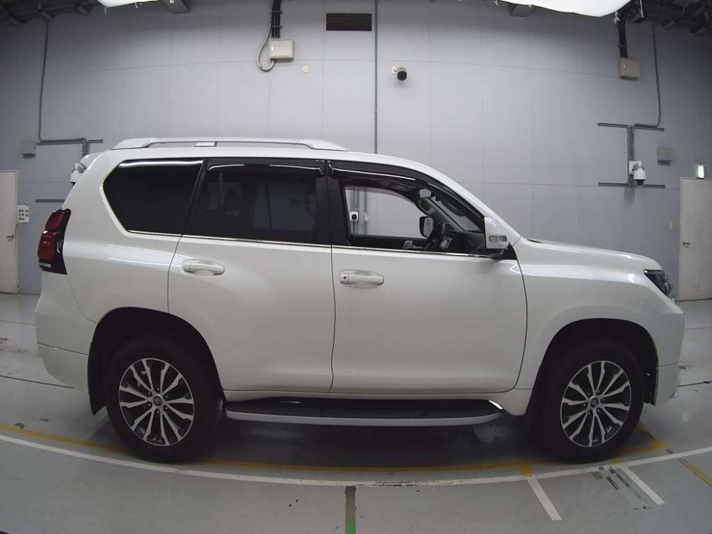 2020 Toyota Land Cruiser Prado GDJ151W[2]