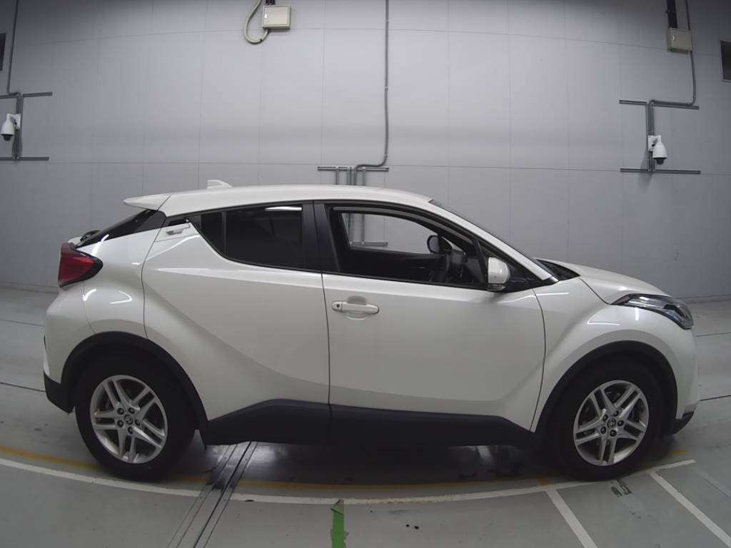 2020 Toyota C-HR NGX10[2]