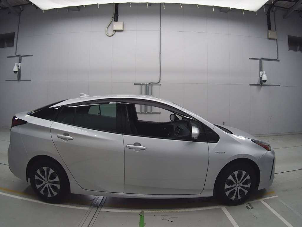 2019 Toyota Prius ZVW51[2]