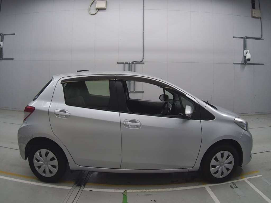 2012 Toyota Vitz KSP130[2]