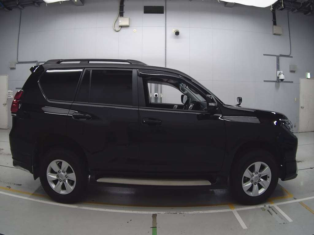 2018 Toyota Land Cruiser Prado TRJ150W[2]