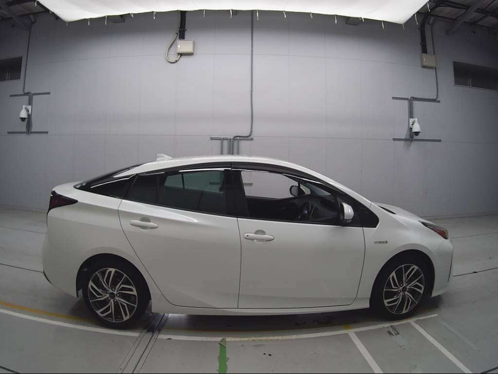 2019 Toyota Prius ZVW51[2]