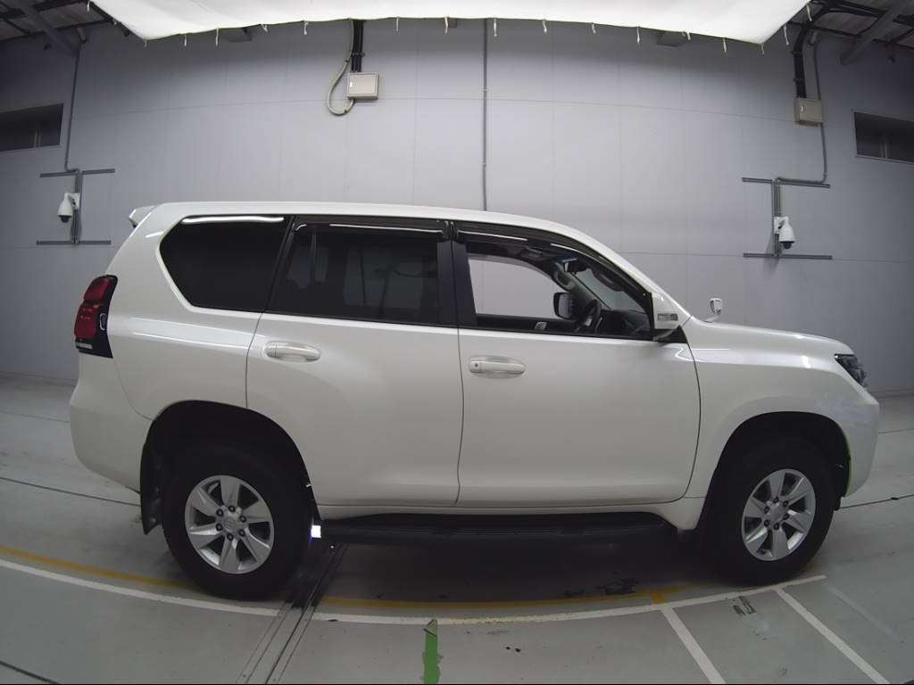 2020 Toyota Land Cruiser Prado TRJ150W[2]