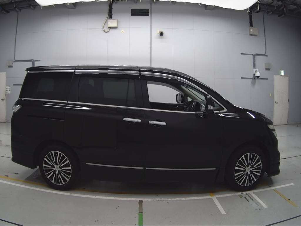 2016 Nissan Elgrand TE52[2]