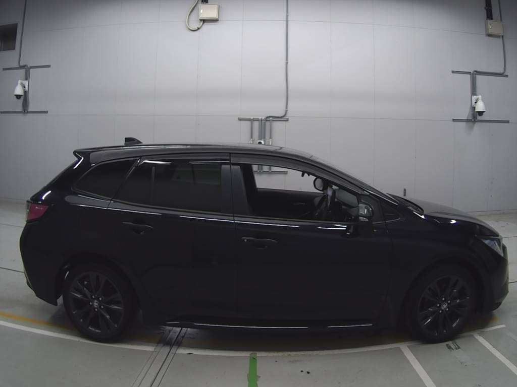 2019 Toyota Corolla Touring Wagon ZRE212W[2]