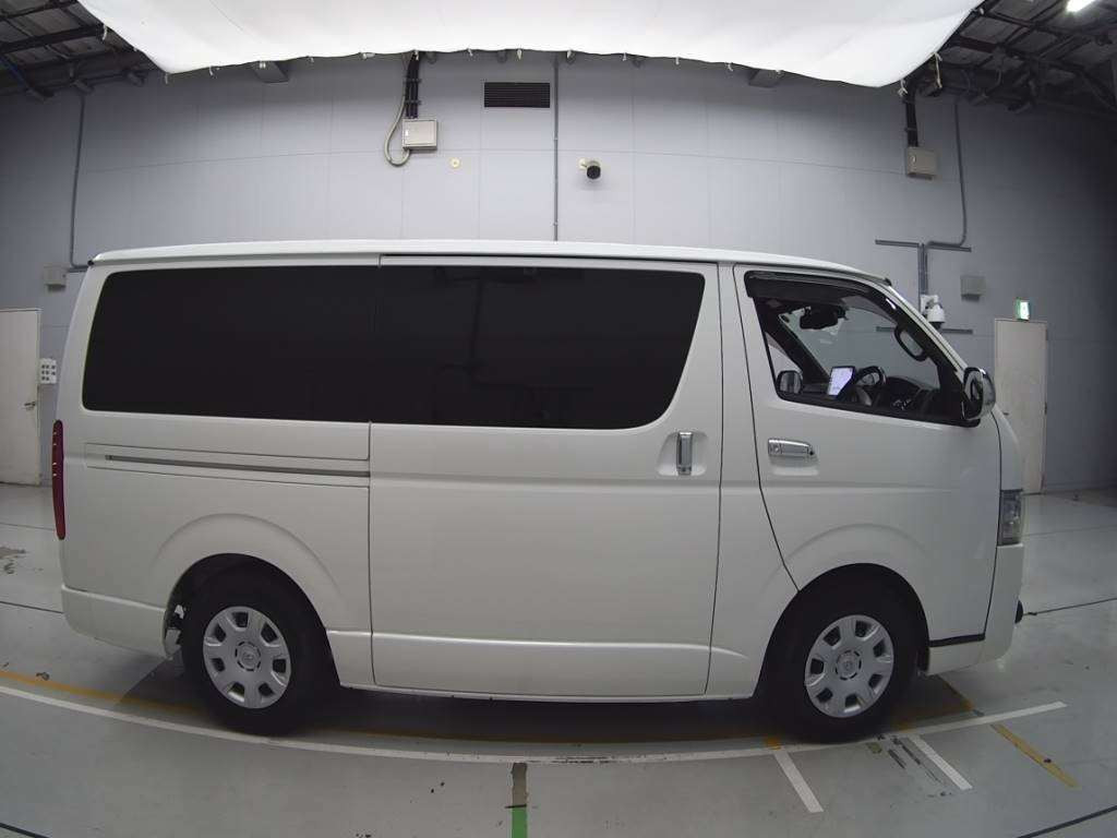 2019 Toyota Hiace Van TRH200V[2]