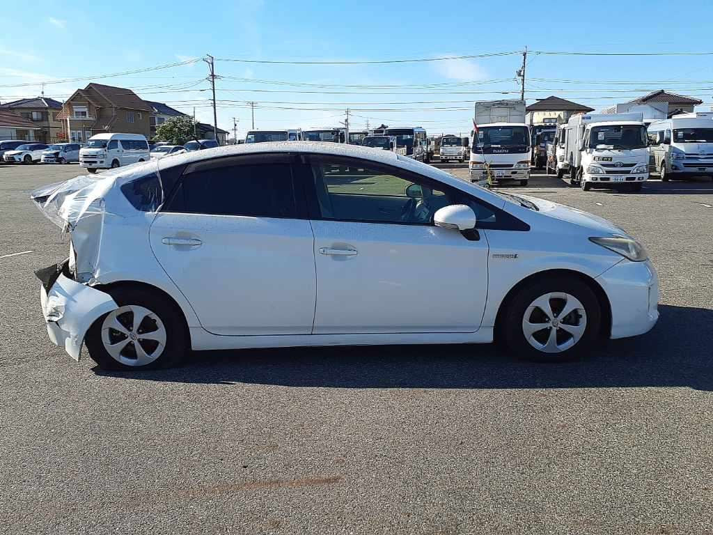 2012 Toyota Prius ZVW30[2]