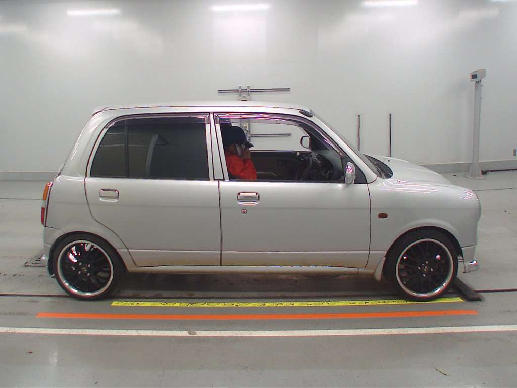 2002 Daihatsu Miragino L700S[2]