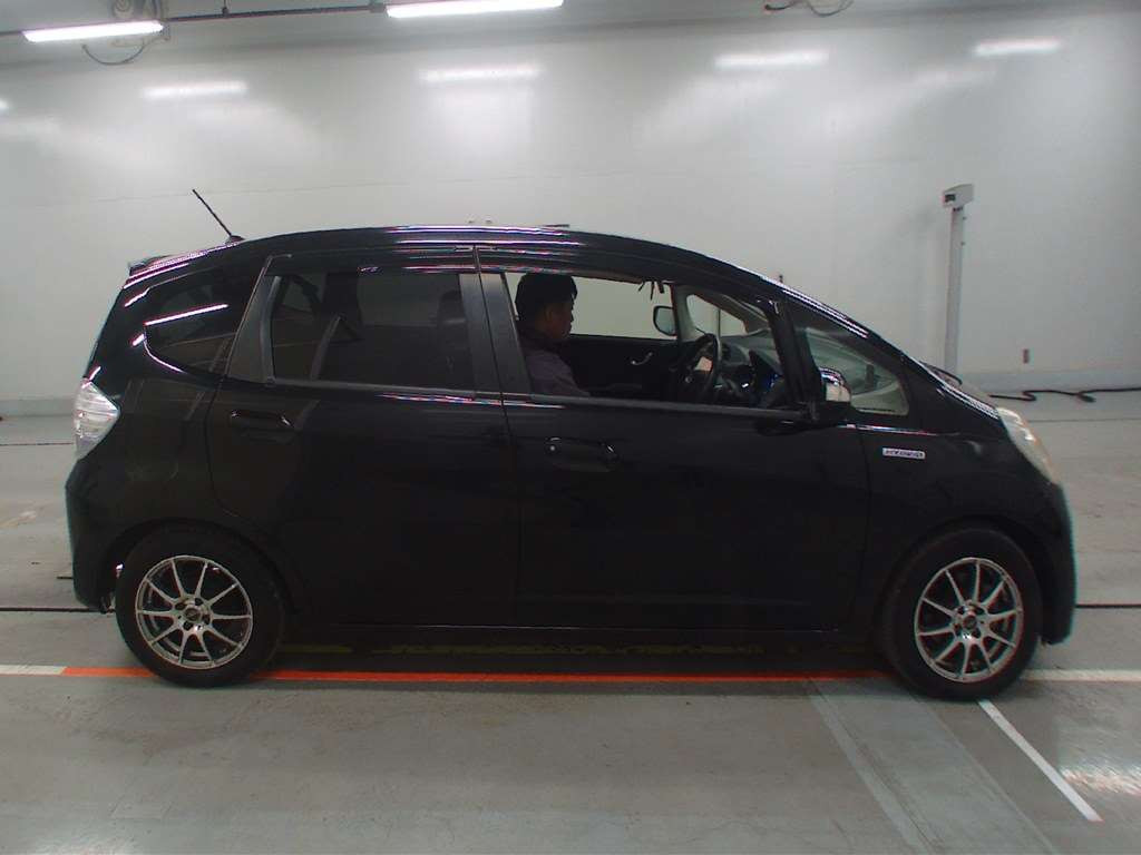 2013 Honda Fit Hybrid GP1[2]