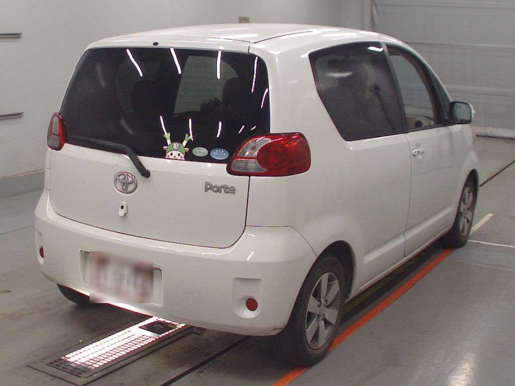 2010 Toyota Porte NNP11[1]