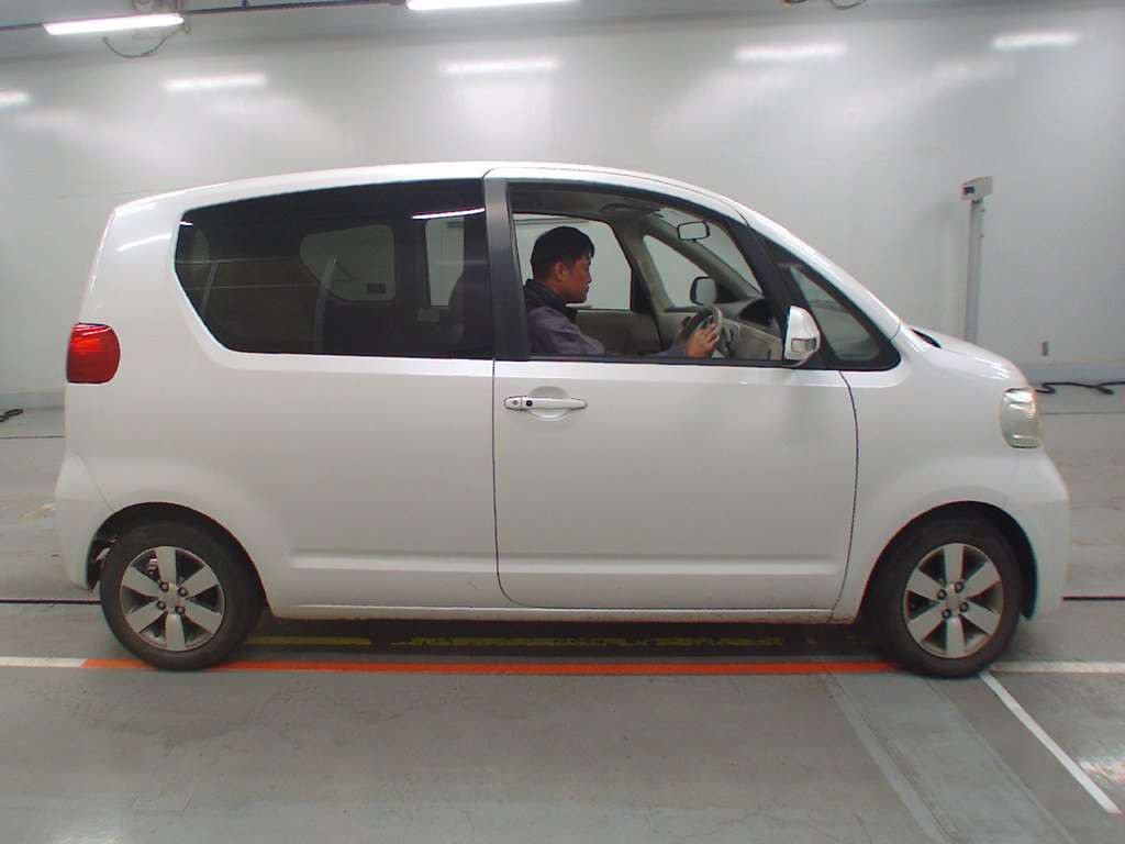 2010 Toyota Porte NNP11[2]