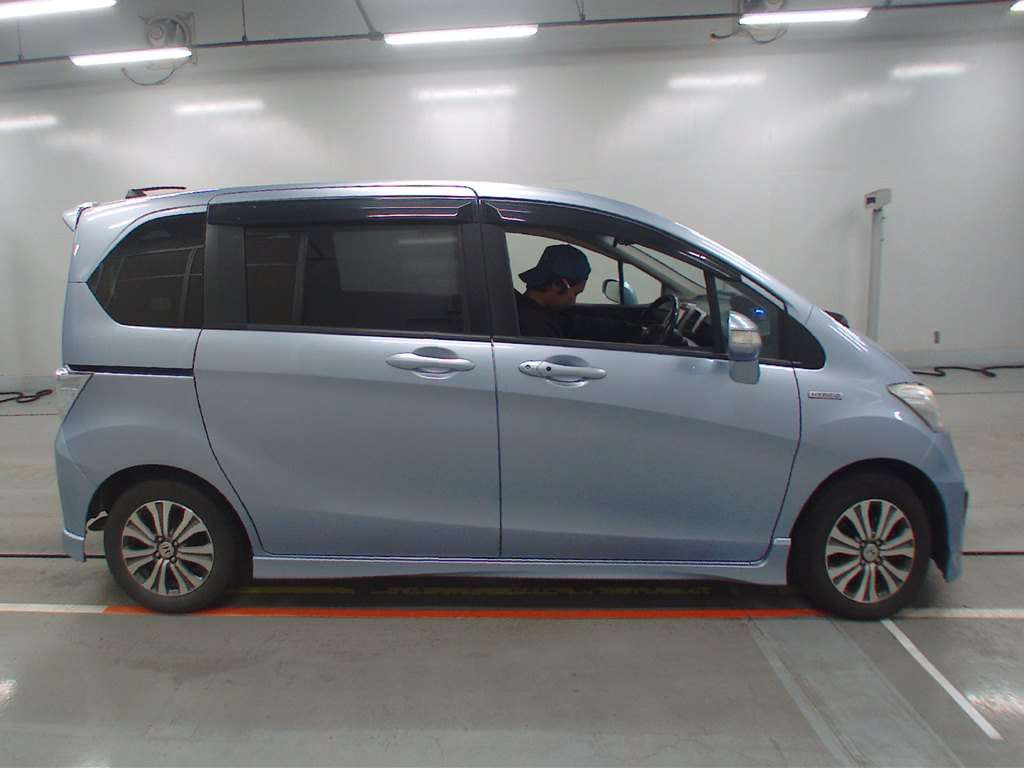 2012 Honda Freed hybrid GP3[2]