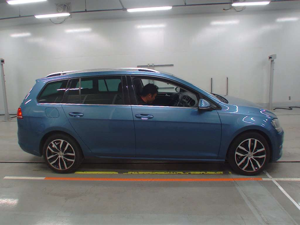 2016 Volkswagen Golf Variant AUCHP[2]