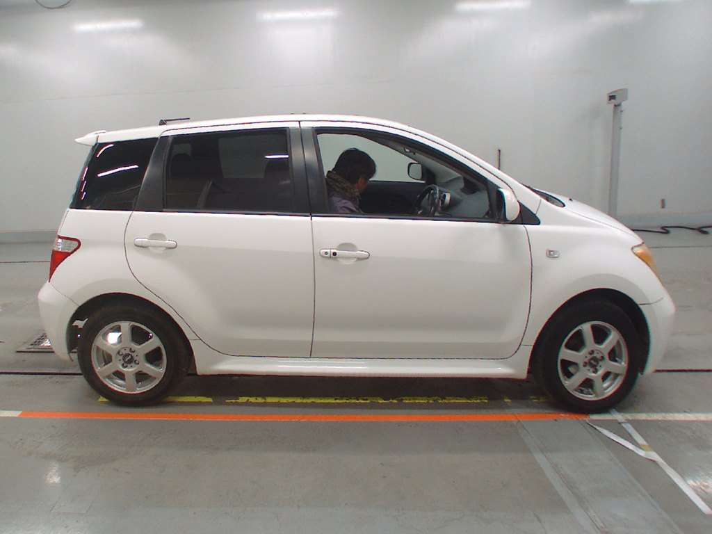 2006 Toyota IST NCP60[2]