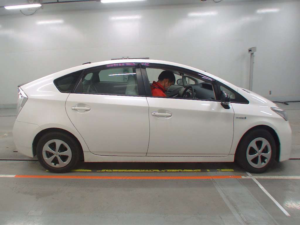 2012 Toyota Prius ZVW30[2]