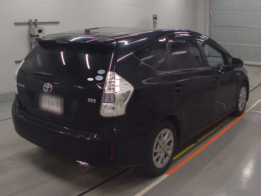 2012 Toyota Prius alpha ZVW41W[1]