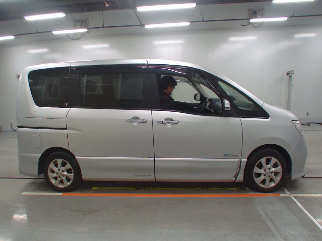 2012 Nissan Serena HFC26[2]