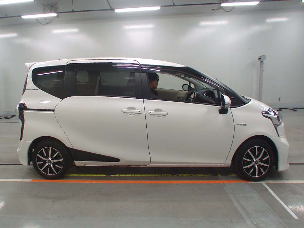 2016 Toyota Sienta NHP170G[2]