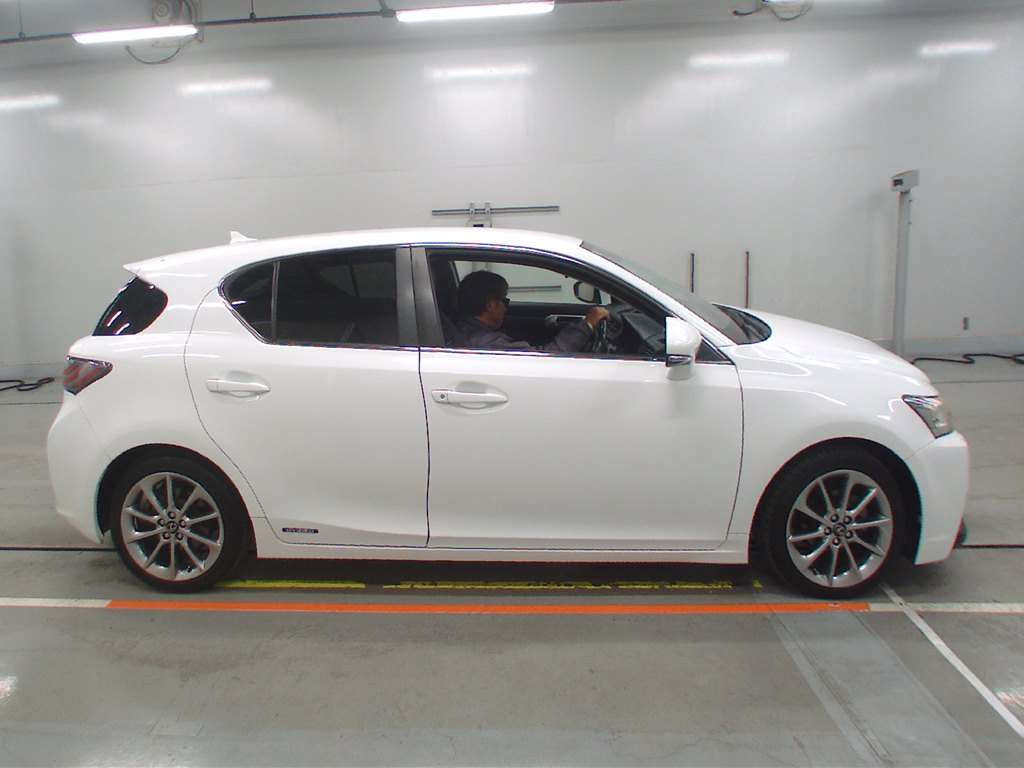 2013 Lexus CT ZWA10[2]