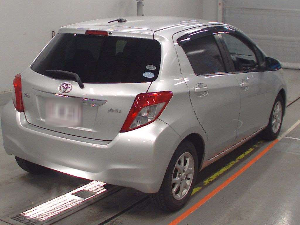 2011 Toyota Vitz NSP130[1]