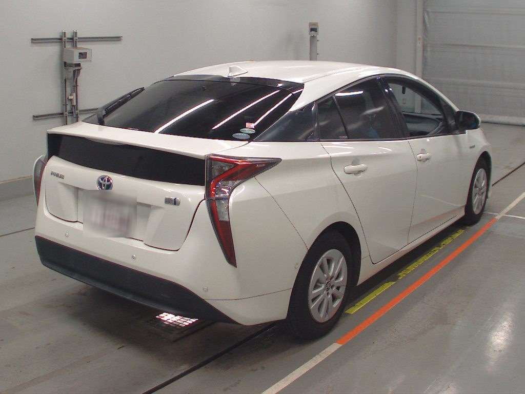 2016 Toyota Prius ZVW50[1]