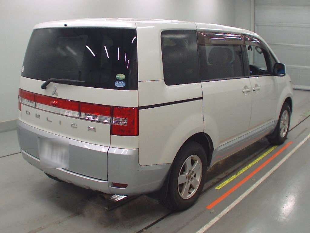 2013 Mitsubishi Delica D5 CV2W[1]