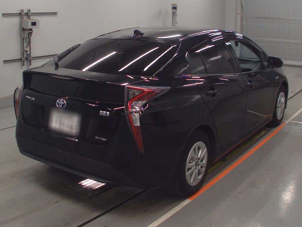 2016 Toyota Prius ZVW55[1]