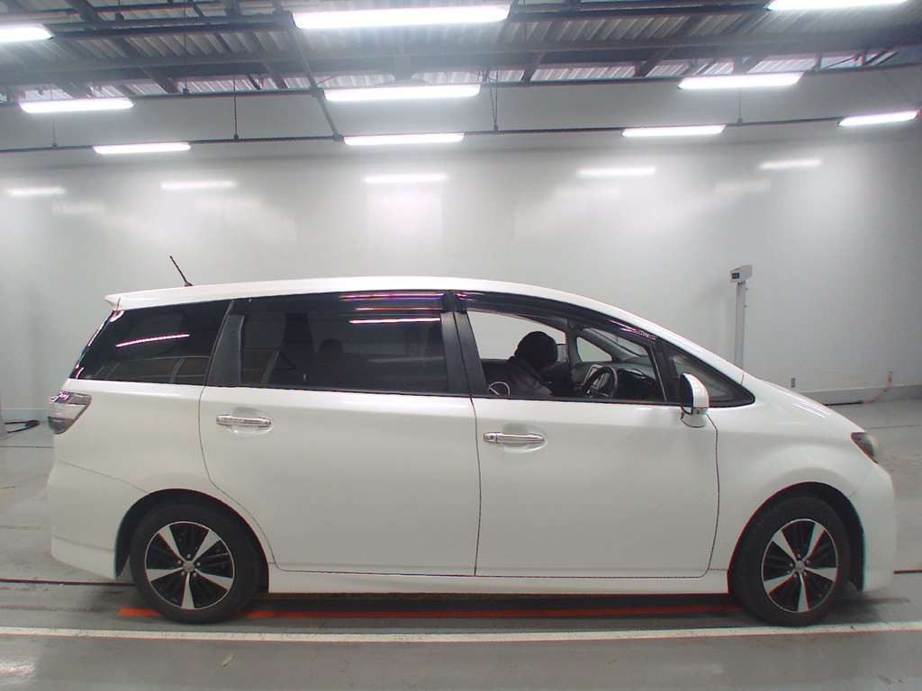 2013 Toyota Wish ZGE20W[2]