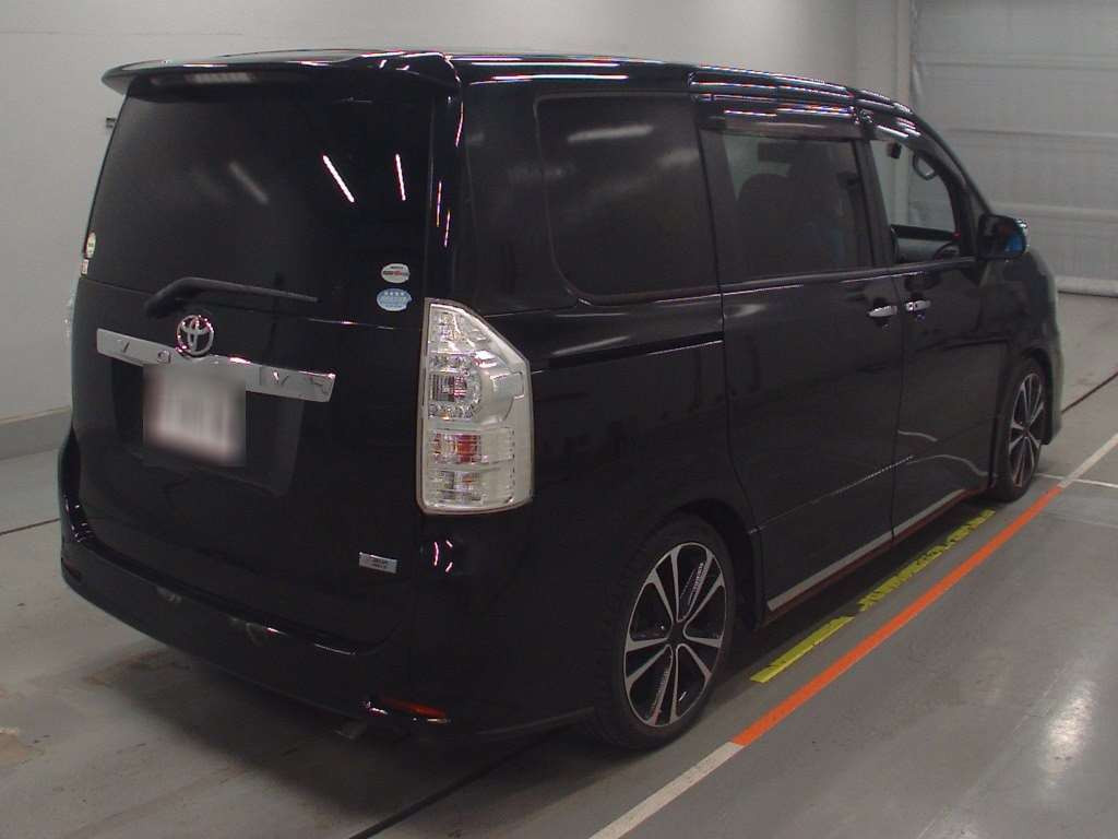 2012 Toyota Voxy ZRR75W[1]