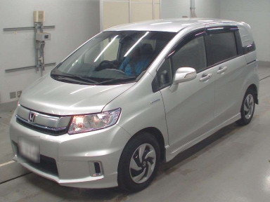 2015 Honda Freed spike hybrid