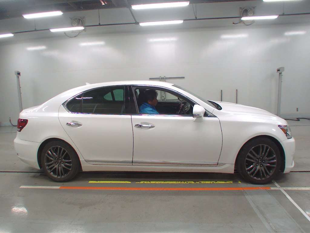 2013 Lexus LS USF40[2]