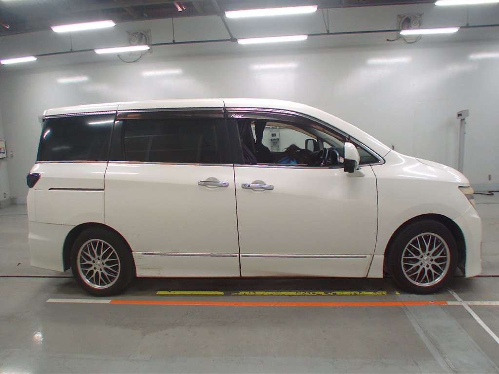 2012 Nissan Elgrand TE52[2]