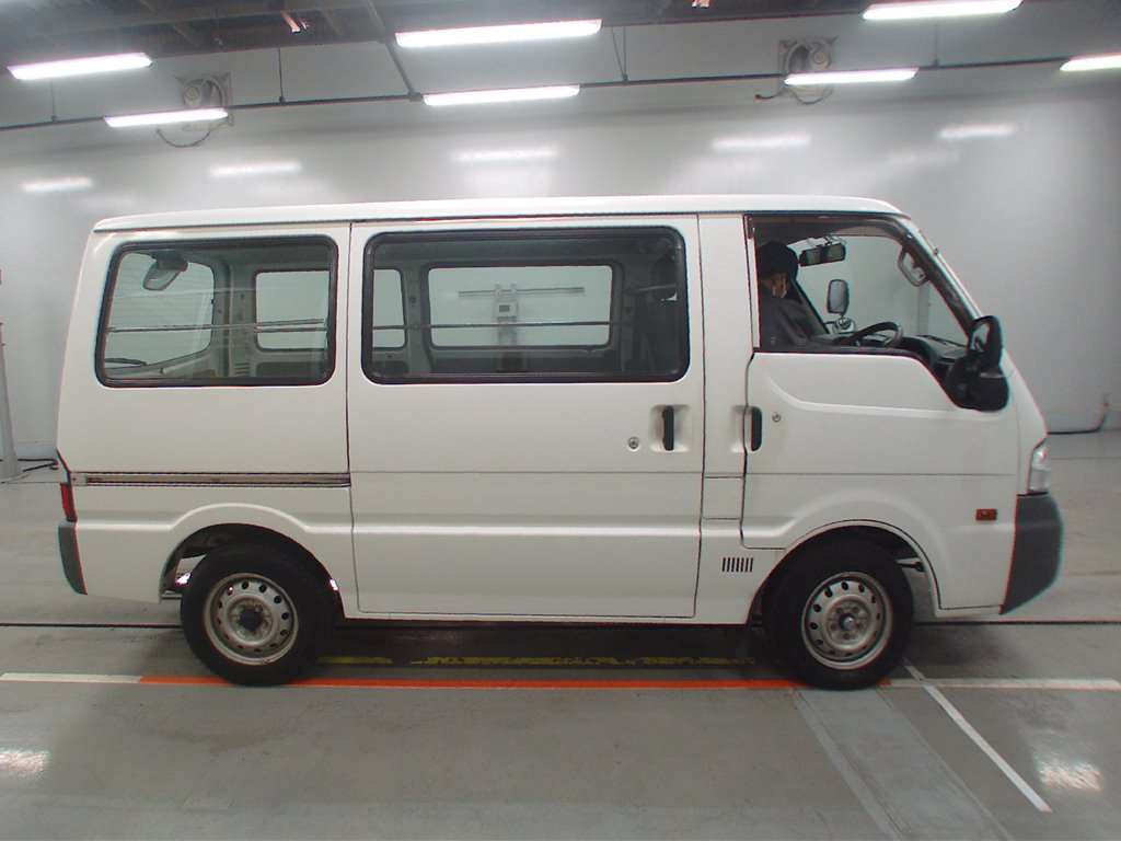 2014 Mazda Bongo Van SKP2V[2]