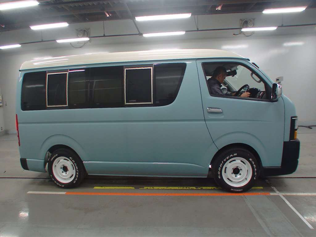 2009 Toyota Hiace Wagon TRH219W[2]