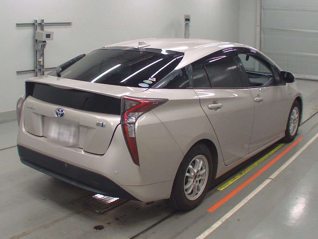 2016 Toyota Prius ZVW50[1]