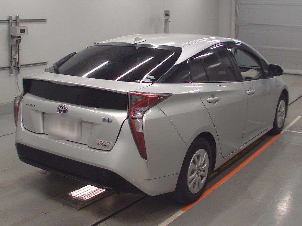 2016 Toyota Prius ZVW55[1]