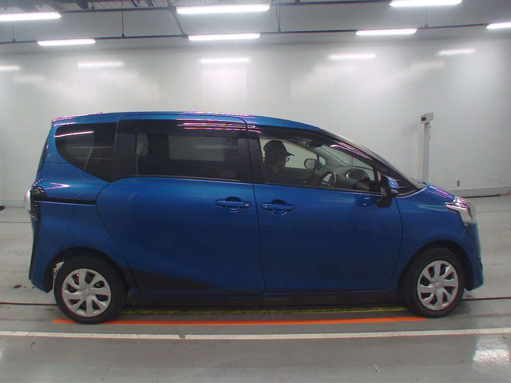 2016 Toyota Sienta NCP175G[2]