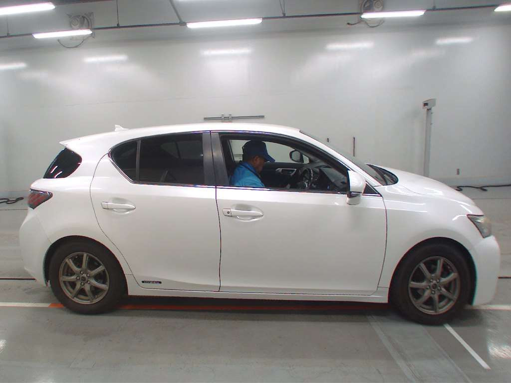 2011 Lexus CT ZWA10[2]