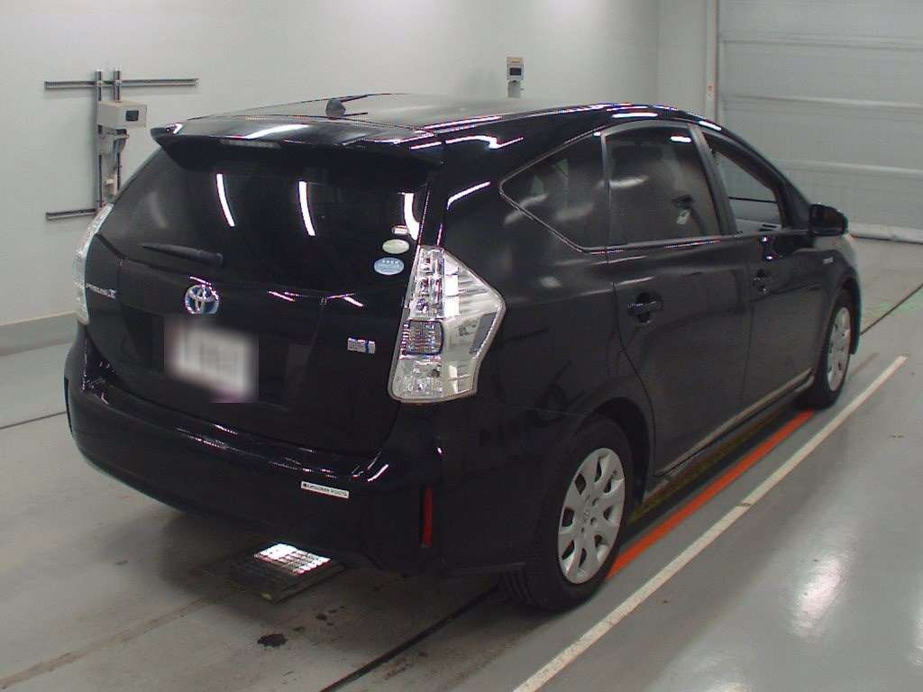 2012 Toyota Prius alpha ZVW41W[1]